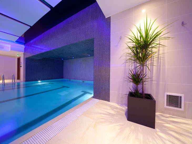 	Ajala Spa Tower Bridge Pool