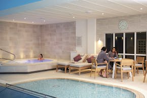 Aztec Hotel & Spa Jacuzzi Poolside Loungers