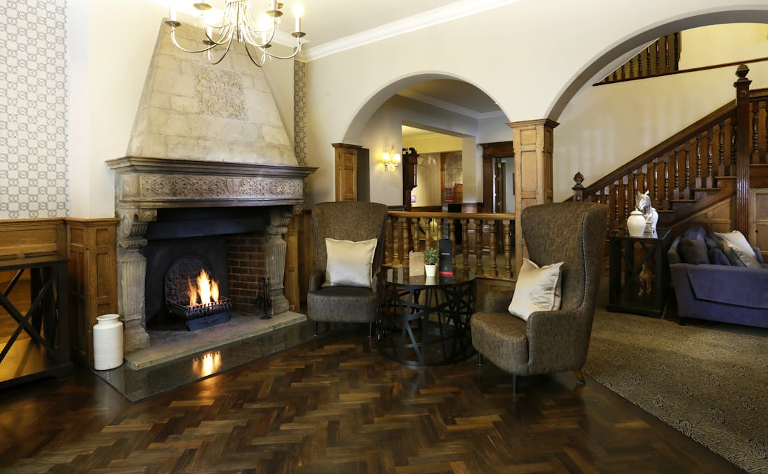 Macdonald Berystede Hotel & Spa Oak Lounge