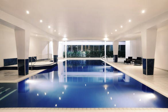  Mercure Cardiff Holland House Hotel & Spa Swimming Pool