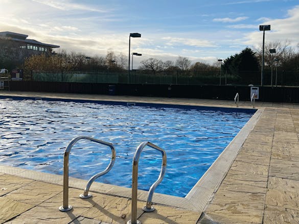  PURE Spa Cheshire Oaks Outdoor Pool