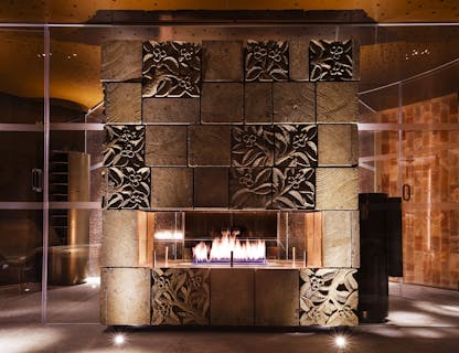 Cloud Twelve Club Spa & Wellness Spa Fireplace