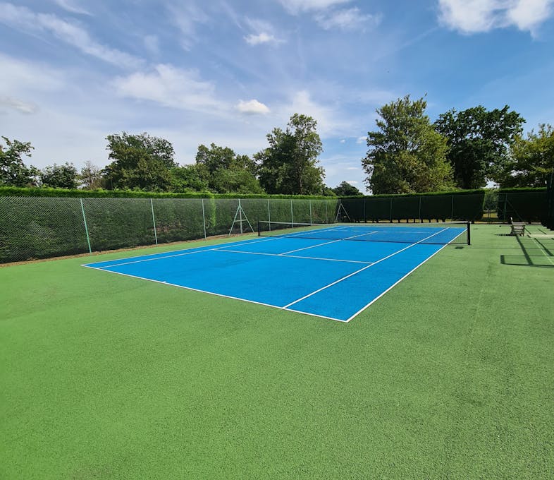 Down Hall Hotel & Spa Tennis Court