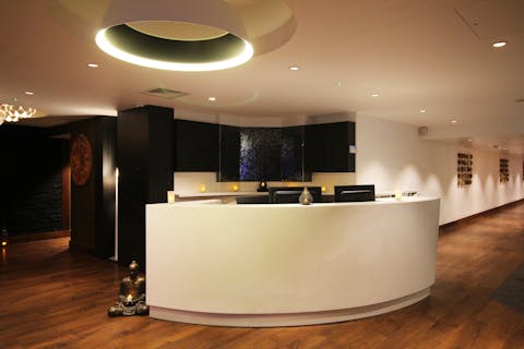 Kensington Health Club and Spa at the Holiday Inn Spa Desk