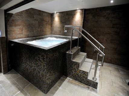 Best Western Plus Dover Marina Hotel and Spa Jacuzzi Pool