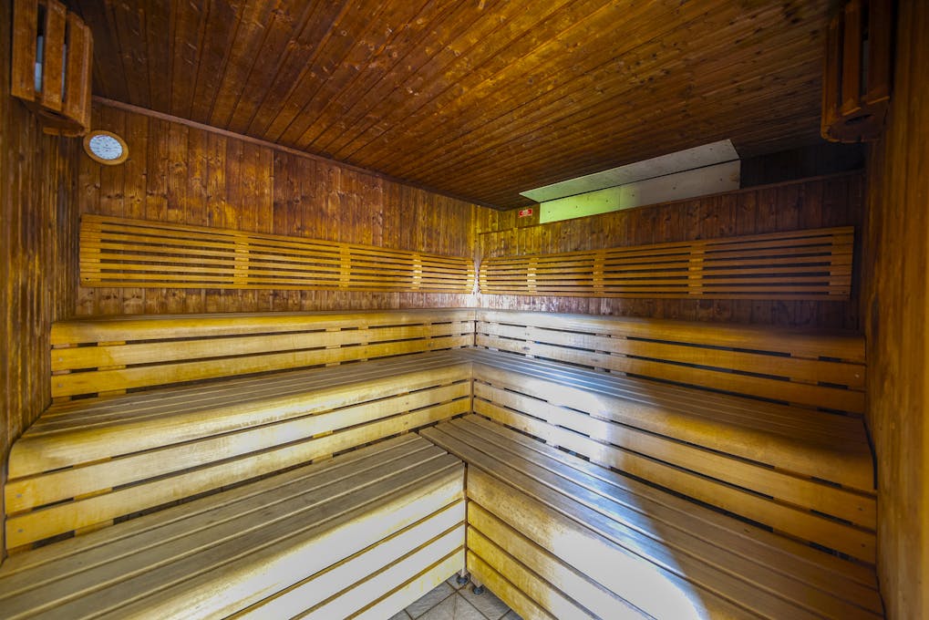 Natural Light at The Holiday Inn Guildford Sauna